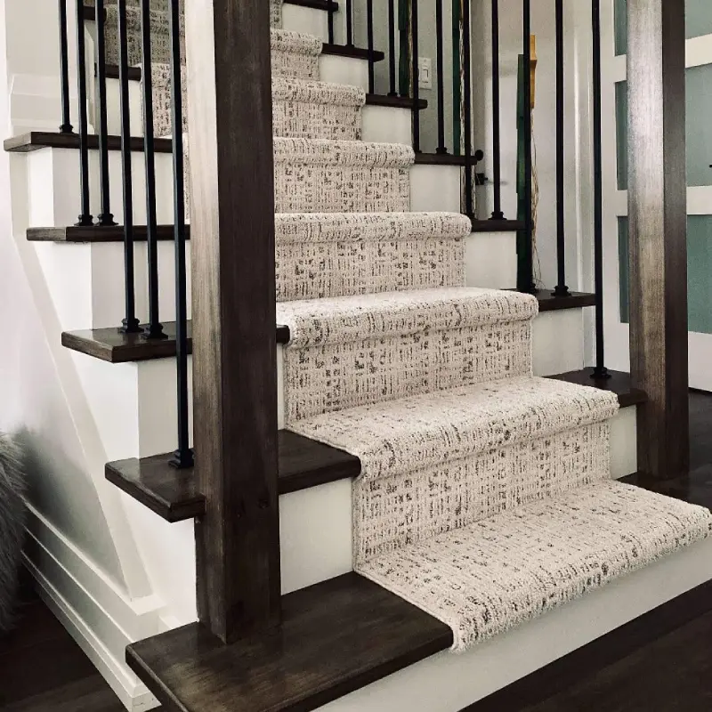Crush-resistant tufted weave durable stair carpet tiles in UAE